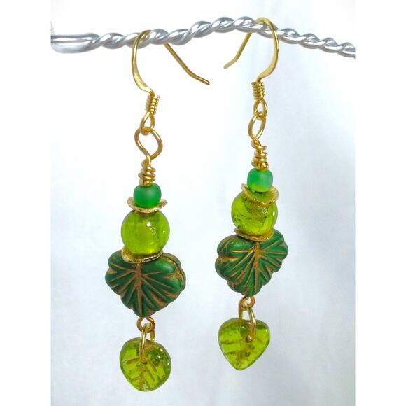 NEW Artisan Fall Green Earrings Dangle Autumn Czech Glass Golden Accent Elegant - Picture 9 of 10